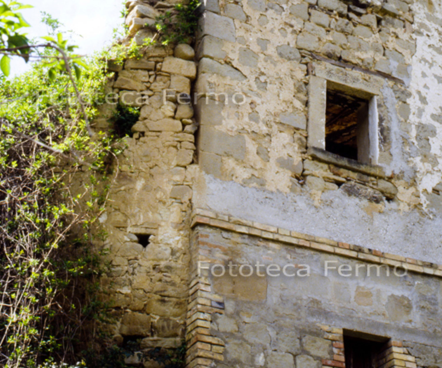 Case di terra, pietra, vita di campagna